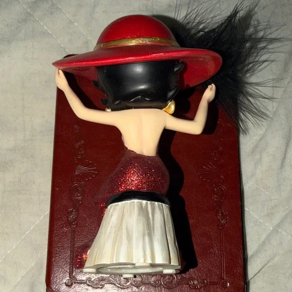 Vintage Betty Boop Red Figurine with Black Feather Hat - Picture 4 of 7